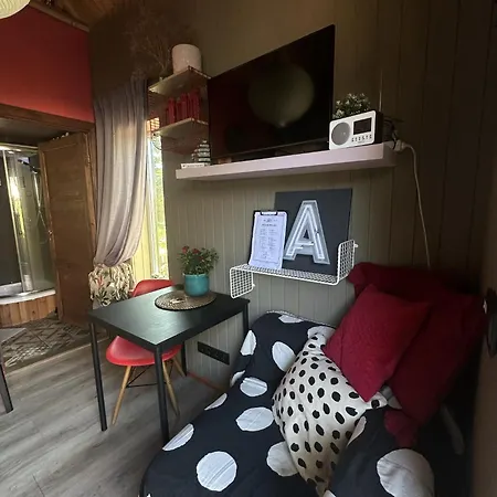 Amazing Little House On An Island With Garden Vakantiehuis